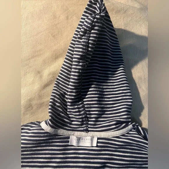 Everlane box-cut long-sleeved shirt with hood - Picture 5 of 12